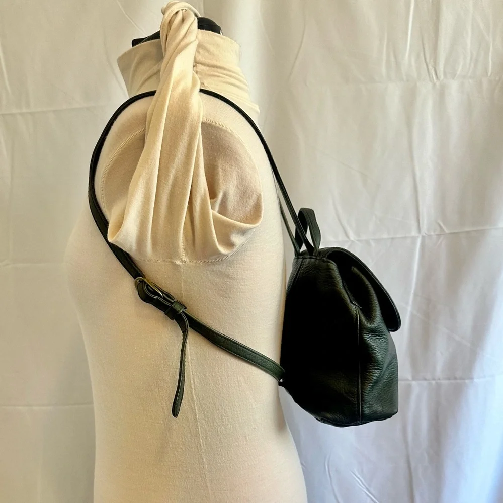 Vintage Nine West Pebbled leather small backpack GREEN - Picture 3 of 15